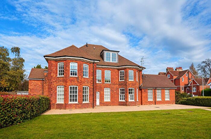 2 Bedroom Apartment To Rent In Newsom Place, St Albans, Hertfordshire, AL1