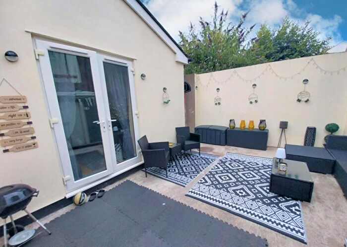 2 Bedroom Flat To Rent In Wyndham Crescent, Cardiff, CF11