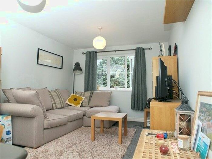 1 Bedroom Flat To Rent In Donald Woods Gardens, Surbiton, KT5