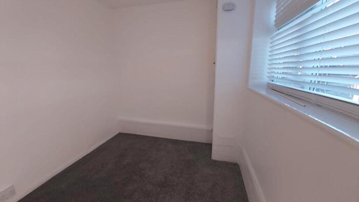 2 Bedroom Flat To Rent In Howard Road, SE25