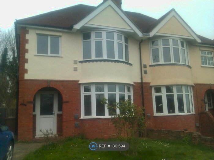 4 Bedroom Semi-Detached House To Rent In Beckingham Road, Guildford GU2