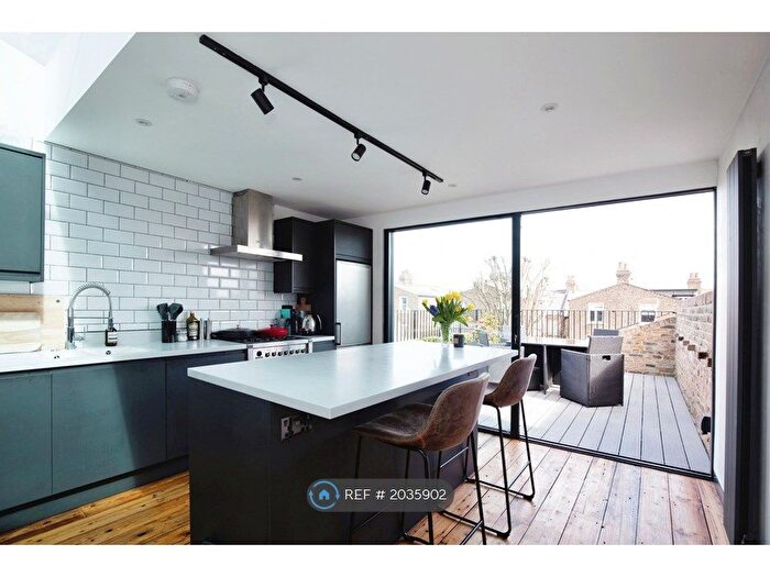 3 Bedroom Flat To Rent In Cumberland Road, Acton, W3