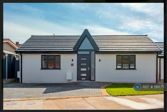 4 Bedroom Bungalow To Rent In Merlin Close, Bristol, BS9