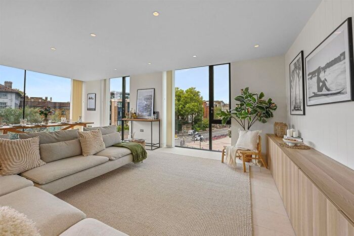 3 Bedroom Flat To Rent In Oval Road, Primrose Hill, London, NW1