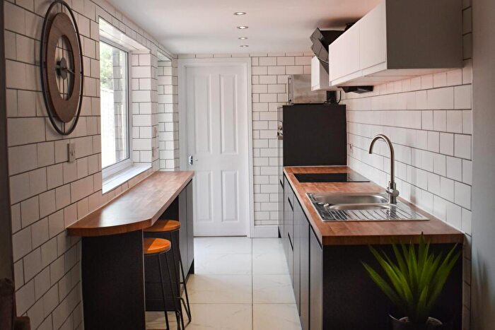 4 Bedroom Terraced House To Rent In Thesiger Street // Bed // Student House // Jun, LN5