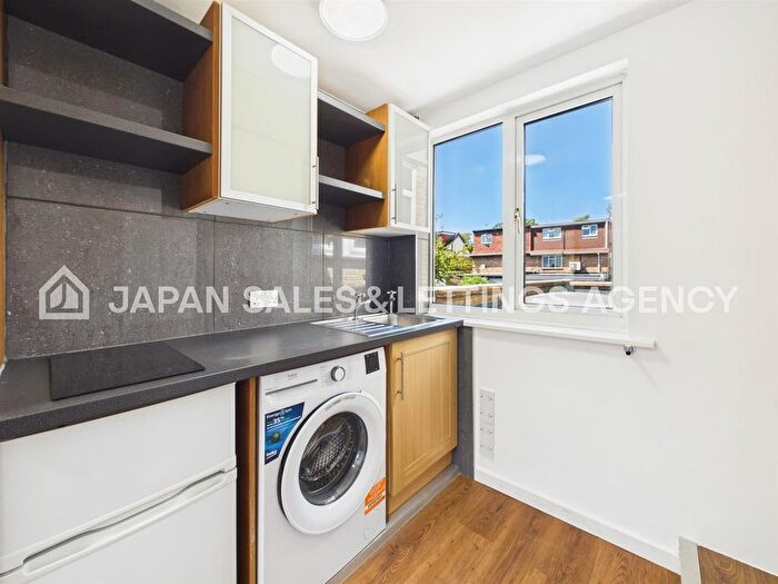 Studio To Rent In Gunnersbury Lane, Acton, W3
