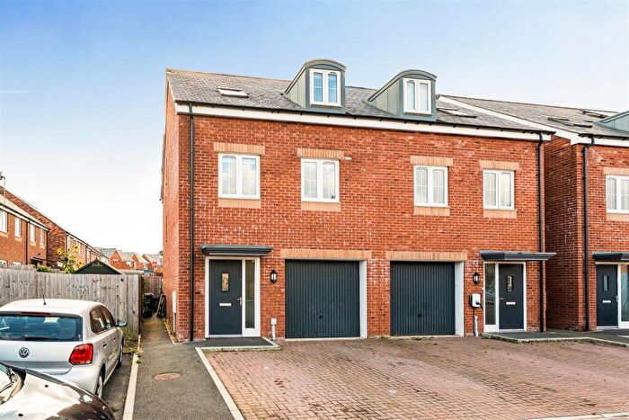 4 Bedroom Semi Detached House For Sale In The Twines, Yeovil, BA20