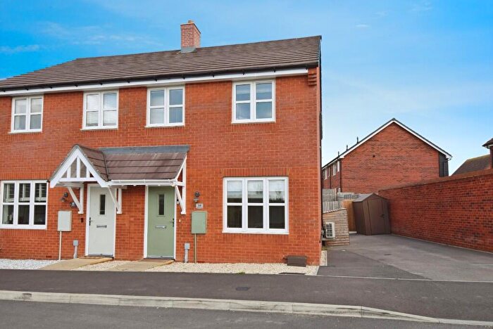 3 Bedroom Semi-Detached House For Sale In Verey Road, SP4