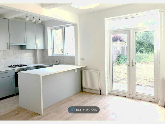 4 Bedroom Terraced House To Rent In Hepworth Road, London, SW16