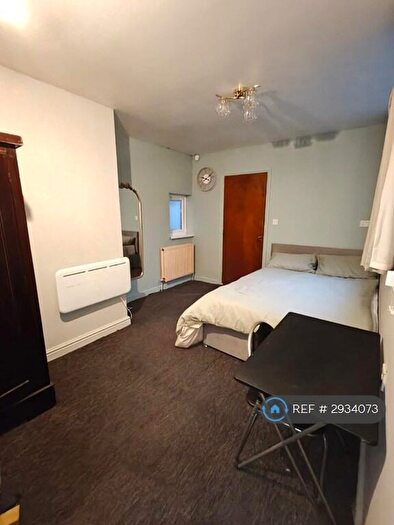 Studio To Rent In Downs Road, Luton, LU1