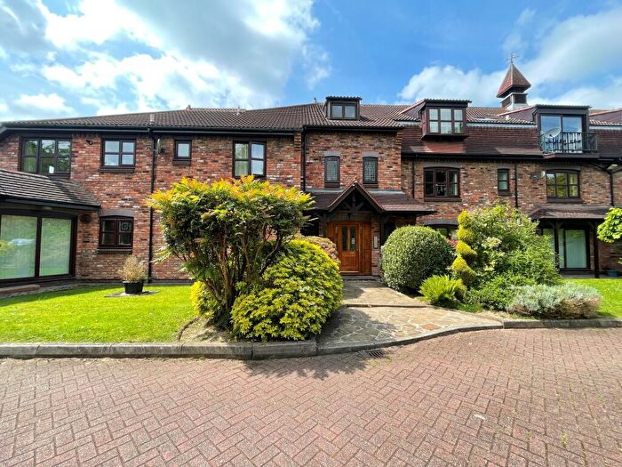 2 Bedroom Apartment To Rent In Drayton Manor, Parrs Wood Road, M20