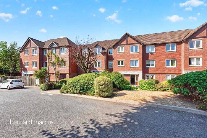 2 Bedroom Retirement Property For Sale In Farnham Close, London, N20