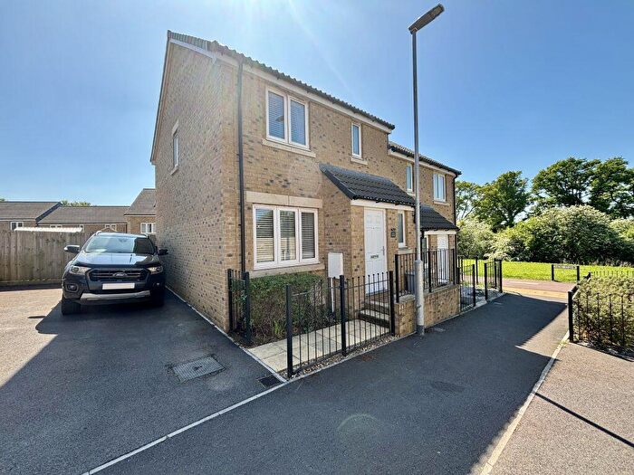 3 Bedroom Semi-Detached House For Sale In Lapwing Close, Yeovil, Somerset, BA22