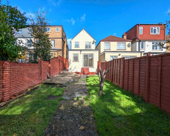 3 Bedroom Semi-Detached House To Rent In Ravenscar Road, Surbiton, KT6