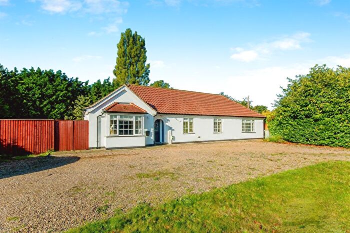 4 Bedroom Detached Bungalow For Sale In Thorpe Road, Tattershall, Lincoln, LN4