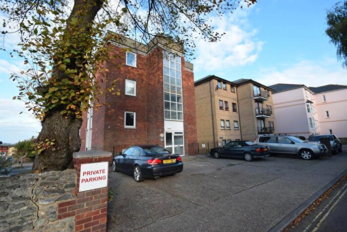 1 Bedroom Flat To Rent In Castle St, Ryde, PO33
