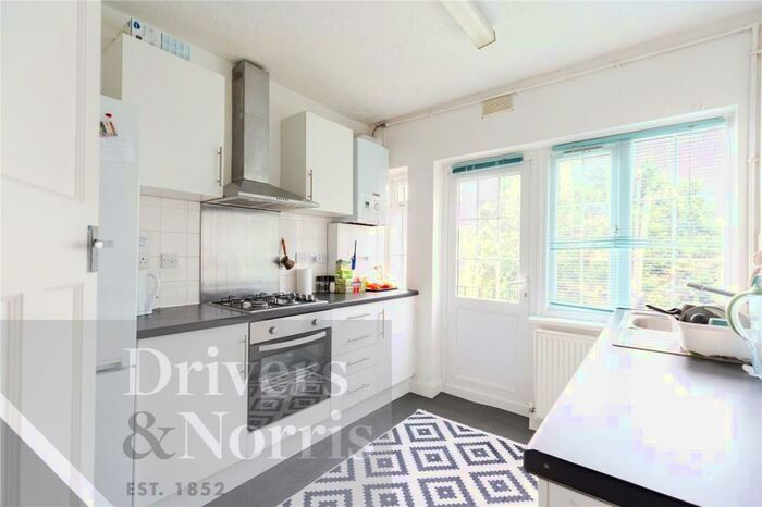 2 Bedroom Apartment To Rent In Torrington Park, North Finchley, London, N12