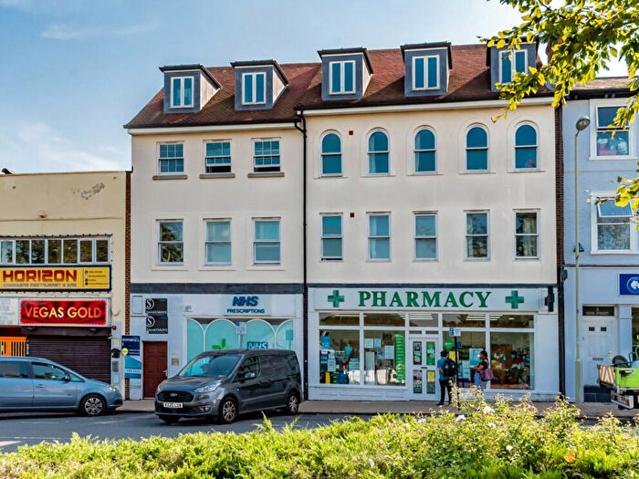 2 Bedroom Flat To Rent In High Street, Aldershot, Hampshire, GU11