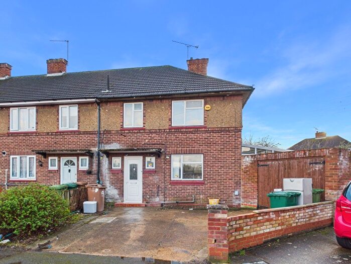 3 Bedroom End Terrace House For Sale In Hensworth Road, Ashford, Surrey, TW15