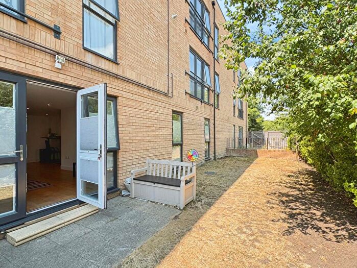 2 Bedroom Flat For Sale In Exchange Close, Aldershot, Hampshire, GU11