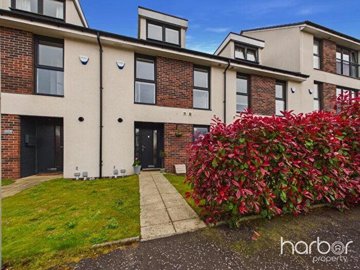 3 Bedroom Town House For Sale In Brechanshaw, Erskine, Renfrewshire, PA8