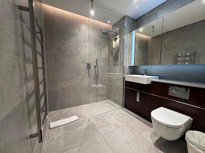 2 Bedroom Apartment To Rent In - Charles Clowes Walk, SW11