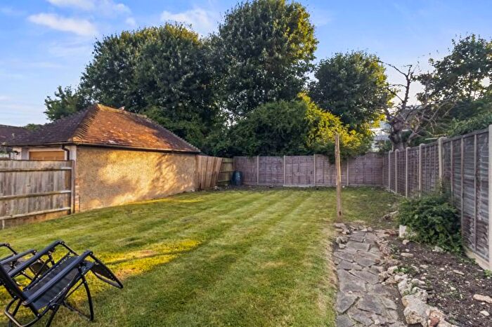 3 Bedroom Property To Rent In Montgomery Road, Edgware, HA8