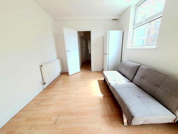 2 Bedroom Flat To Rent In Ashfield Road, Manor House, N4