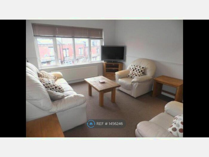 2 Bedroom Flat To Rent In The Village Street, Leeds, LS4