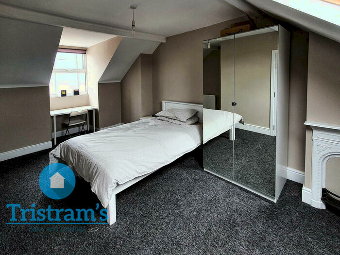 4 Bedroom Semi-Detached House To Rent In City Road, Beeston, Nottingham, NG9