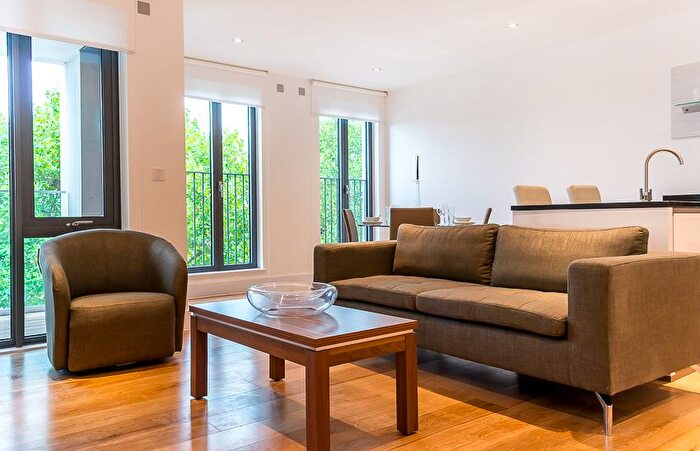 2 Bedroom Flat To Rent In Portobello Square, Hyde Park, W10