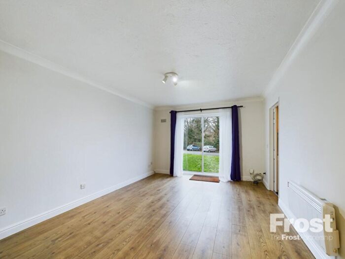 2 Bedroom Apartment To Rent In Littlebrook Avenue, Slough, Berkshire, SL2