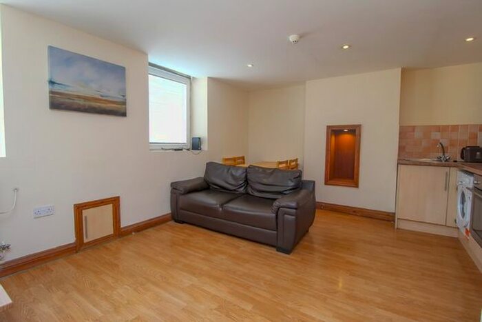 3 Bedroom Flat To Rent In Bedford Street, Roath, Cardiff, CF24