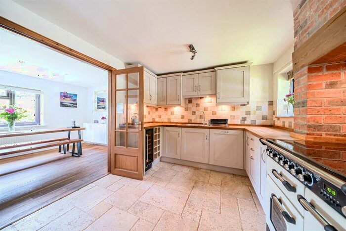 4 Bedroom Detached House For Sale In Martinstown, Dorchester, DT2