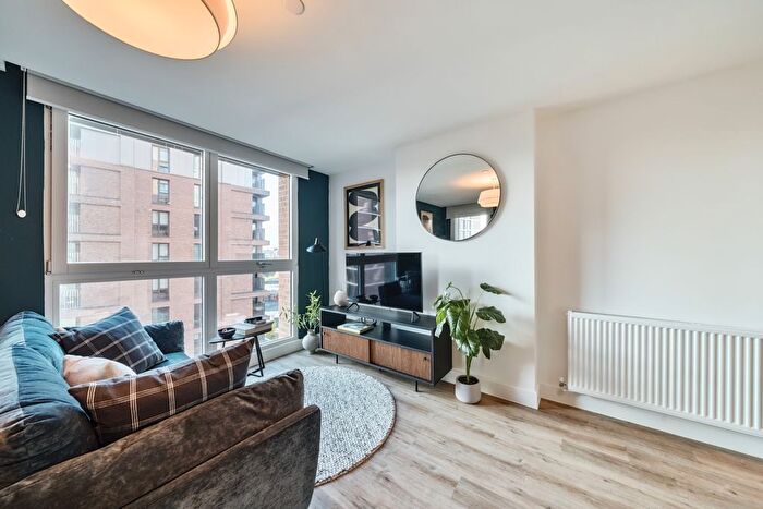 2 Bedroom Flat To Rent In The Junction, Canal Quarters, The Exchange Leeds, LS12