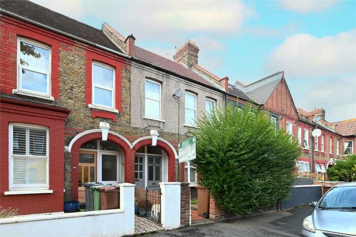 2 Bedroom Flat To Rent In Kettlebaston Road, Leyton, London, E10