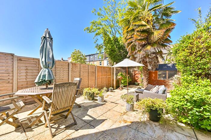 1 Bedroom Flat For Sale In Elthorne Park Road, Hanwell, London, W7
