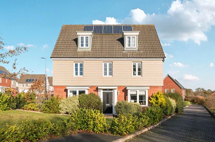 5 Bedroom Detached House For Sale In Albatross Road, Exeter, EX2