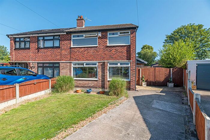 3 Bedroom Semi-Detached House For Sale In Arlington Drive, Penketh, Warrington, WA5