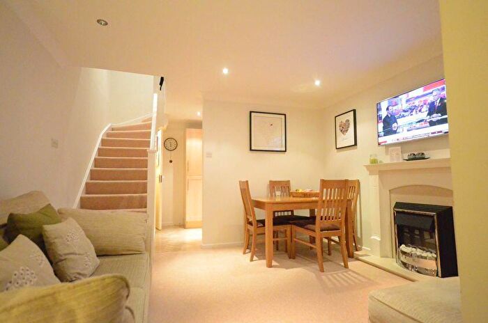 1 Bedroom Terraced House To Rent In Penn Road, Datchet, Slough, SL3