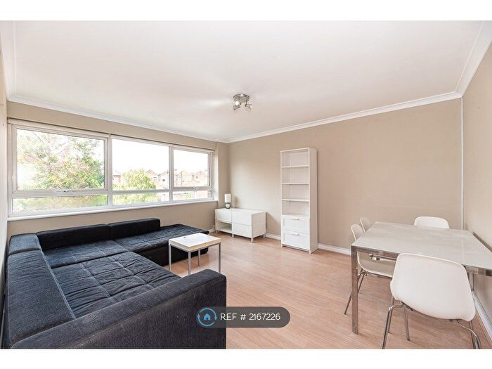 2 Bedroom Flat To Rent In St. Andrew's Court, London, SW18