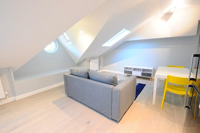 1 Bedroom Flat To Rent In Chiswick High Road, London, W4