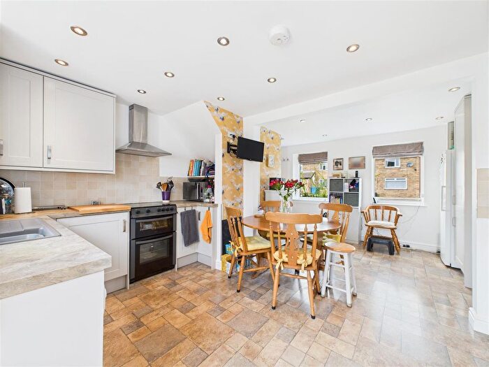 4 Bedroom End Of Terrace House For Sale In Beck Road, Everthorpe, HU15