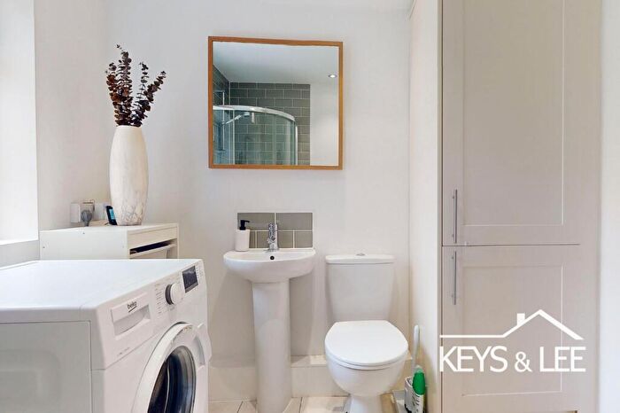 5 Bedroom Semi-Detached House For Sale In Dunster Close, Romford, RM5