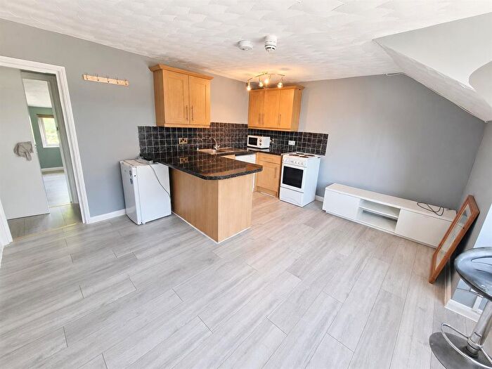 1 Bedroom Flat To Rent In West Wycombe Road, High Wycombe, HP11