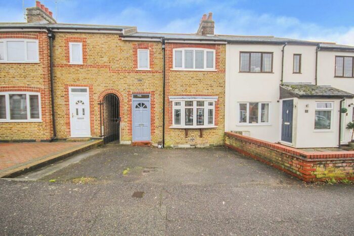 2 Bedroom Cottage To Rent In Kings Chase, Brentwood, CM14