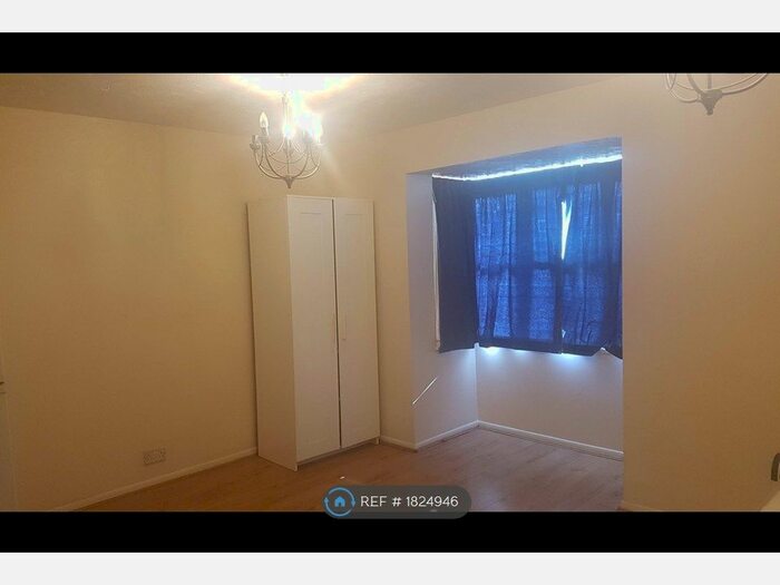 Studio To Rent In Ash Walk, Wembley, HA0