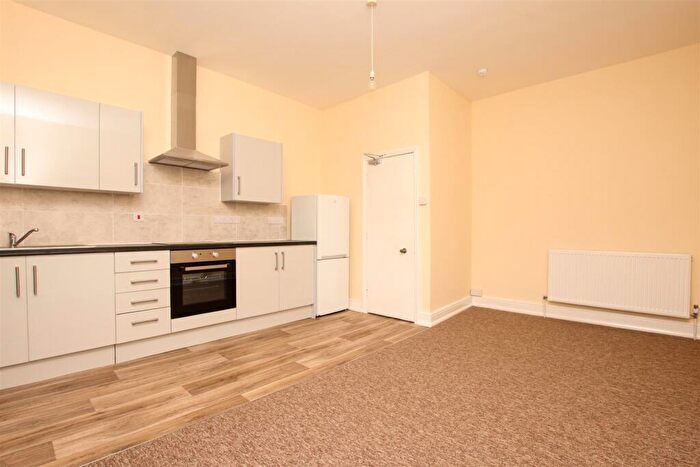 2 Bedroom Flat To Rent In Weston Park East, Bath, BA1