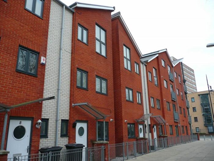 4 Bedroom Town House To Rent In New Bold Walk, Hulme, Manchester., M15