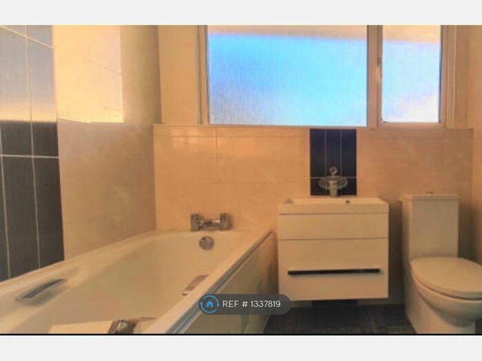 4 Bedroom Terraced House To Rent In Brookhill Road, Barnet, EN4